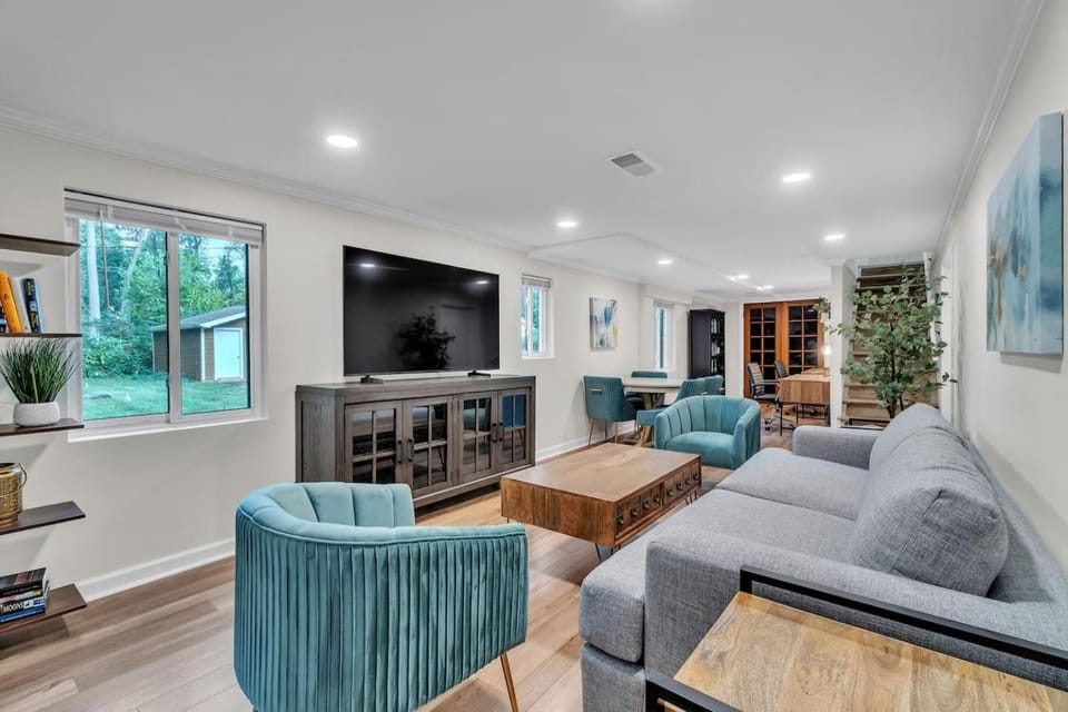 Dual Saunas Beautifully Renovated in 2024 House in Ann Arbor