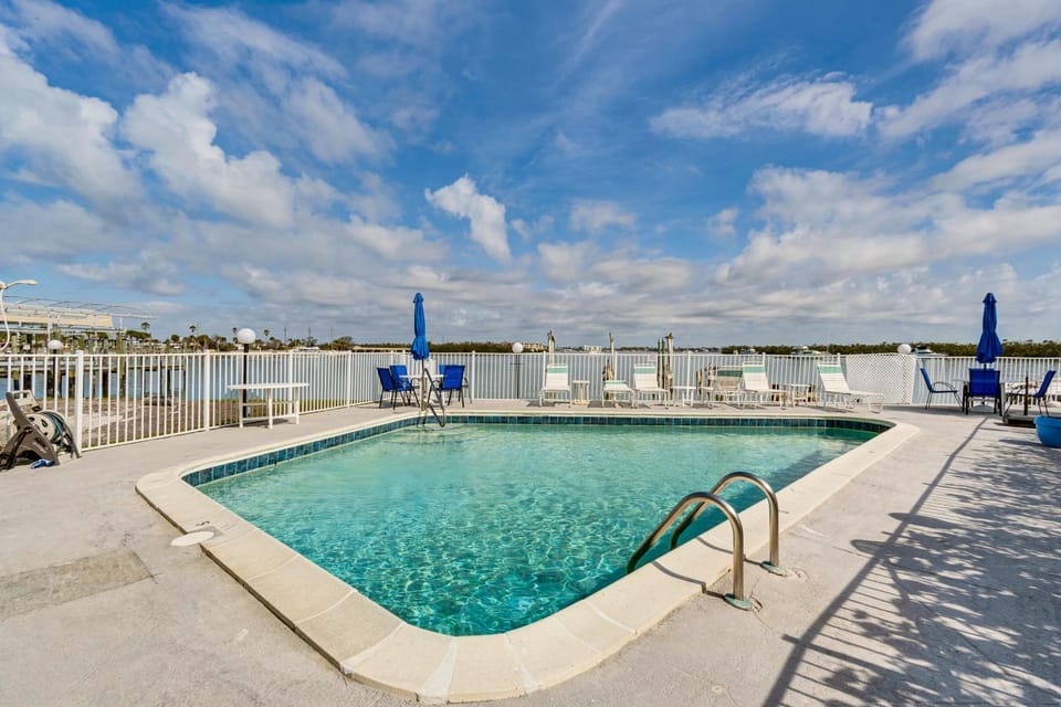 Walk to Beach: Snowbird Getaway in Manasota Key! House in Manasota Key