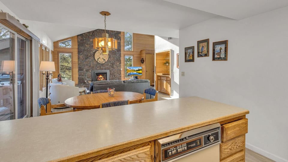 Kitchen or kitchenette, Living room, Dining area, fireplace, kitchen, kitchen