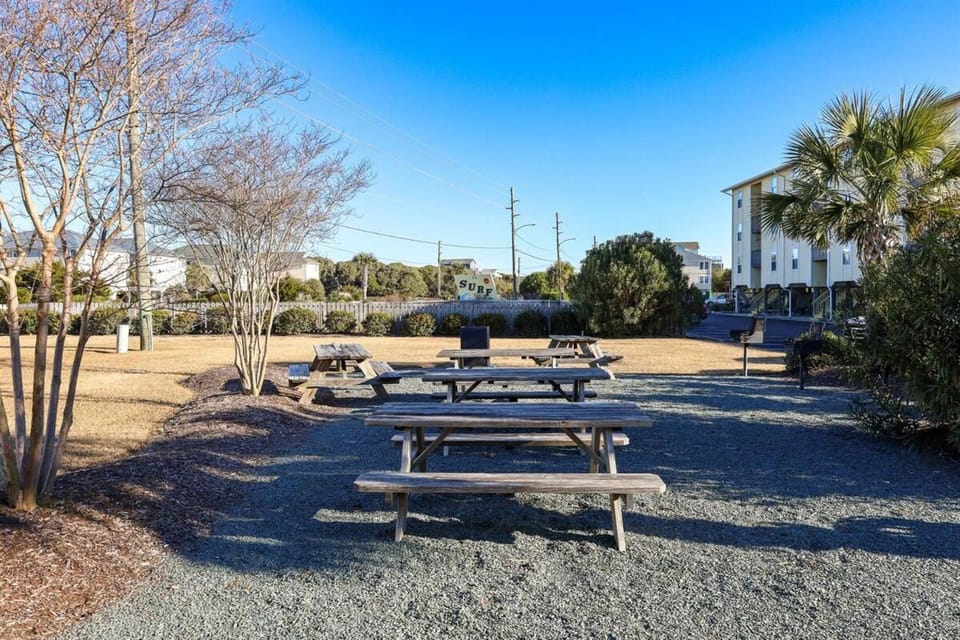 Blue Oar- Beach, Pool, and Sun in Surf City! Apartment in Surf City