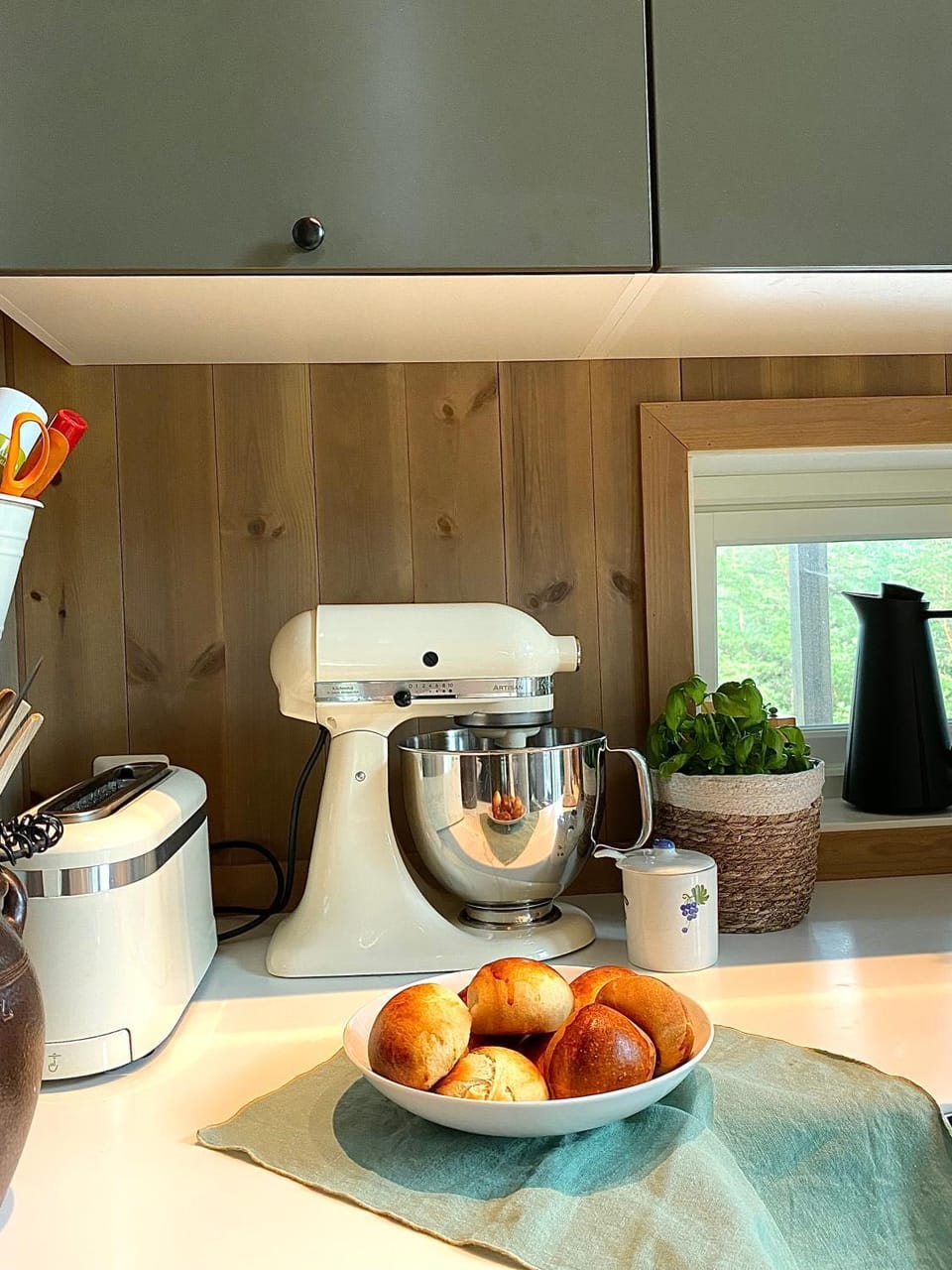 Kitchen or kitchenette, Food, toaster