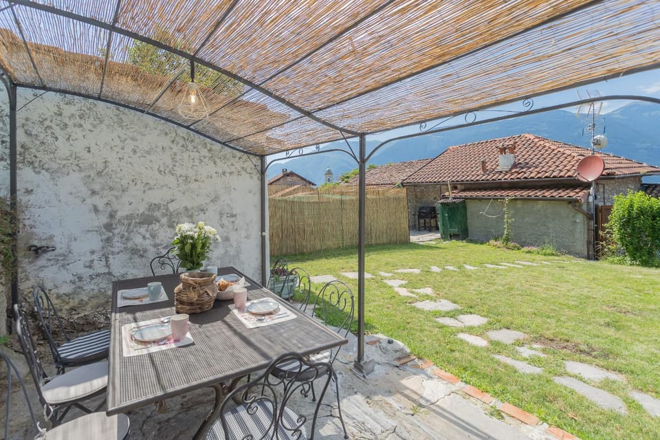 Jacuzzi vista lago - Country House Bellosguardo House in Lombardy