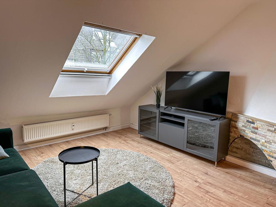Fancy Apartment with 4K TV for 3 people and 2 people sleep couch - includes kitchen Apartment in Essen