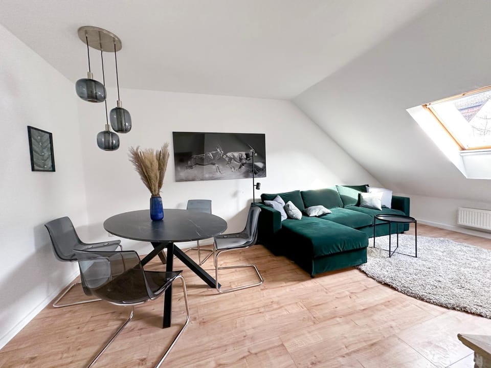 Fancy Apartment with 4K TV for 3 people and 2 people sleep couch - includes kitchen Apartment in Essen