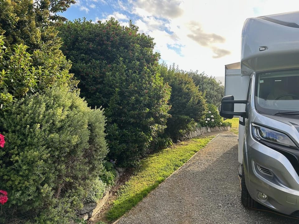 Comfortable Country RV Campervan Stay Country House in Hastings