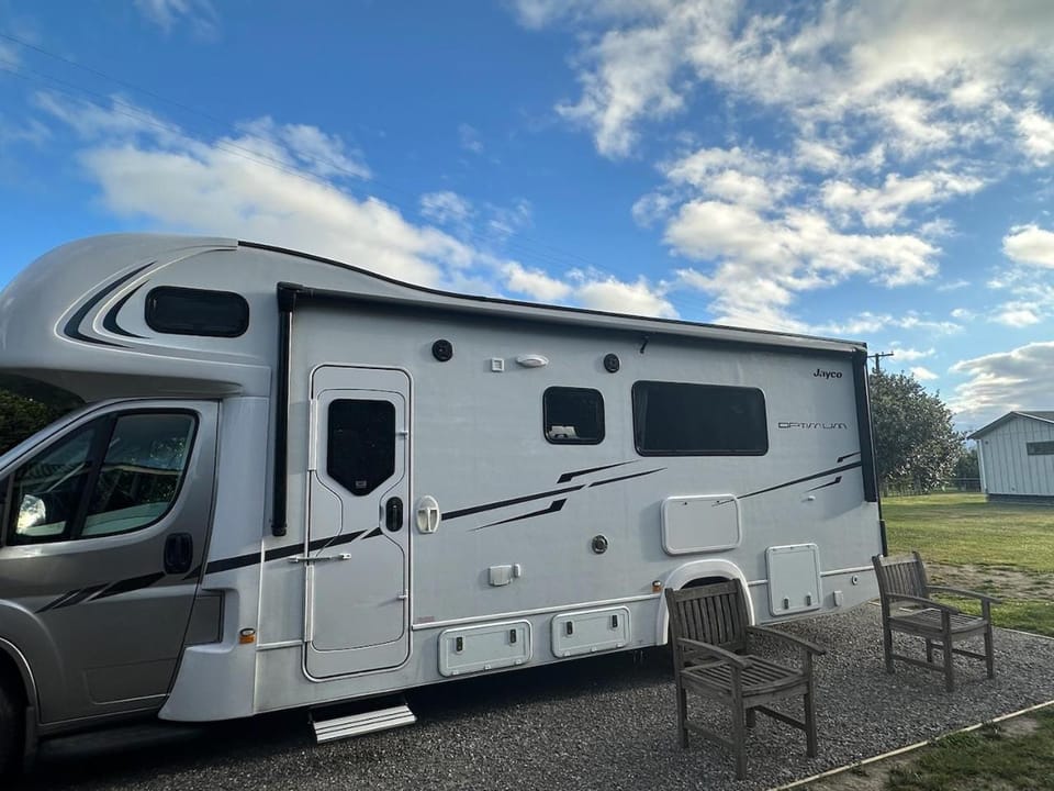 Comfortable Country RV Campervan Stay Country House in Hastings