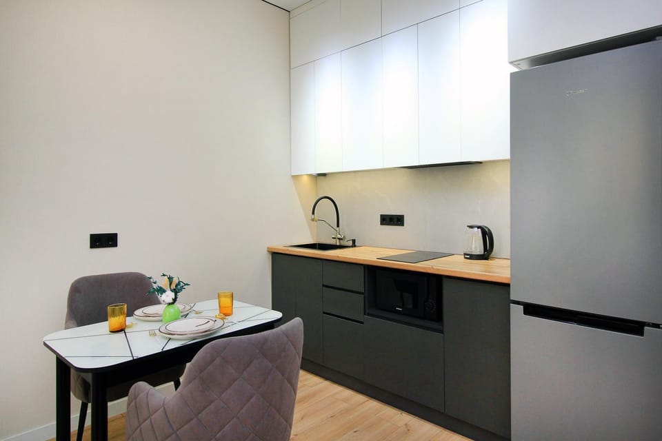 Coffee/tea facilities, Kitchen or kitchenette, stove