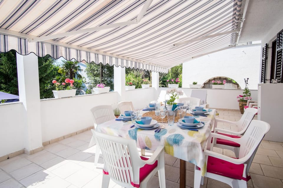 Patio, Day, Balcony/Terrace, Seating area, Dining area