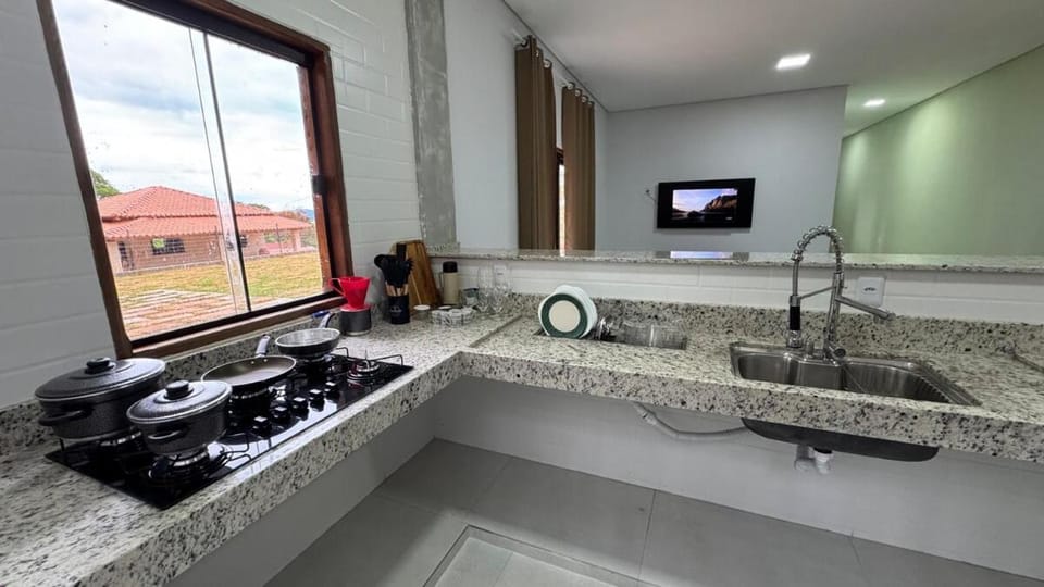minibar, stove