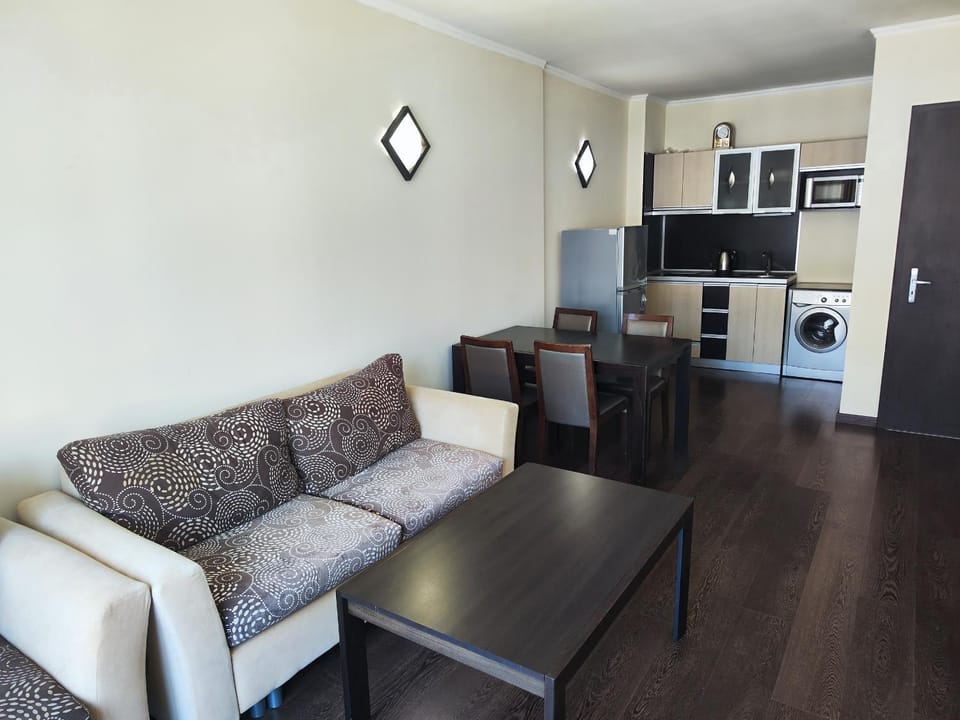 Kitchen or kitchenette, Living room, Dining area