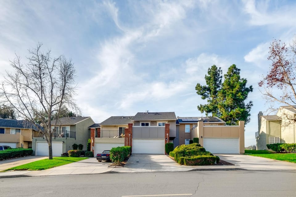 Balconies and Views Modern Abode in Poway! House in Poway