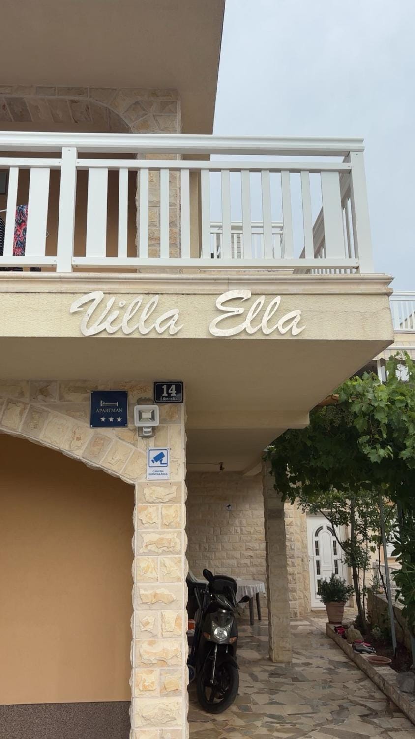 Villa Ella Apartment in Tisno