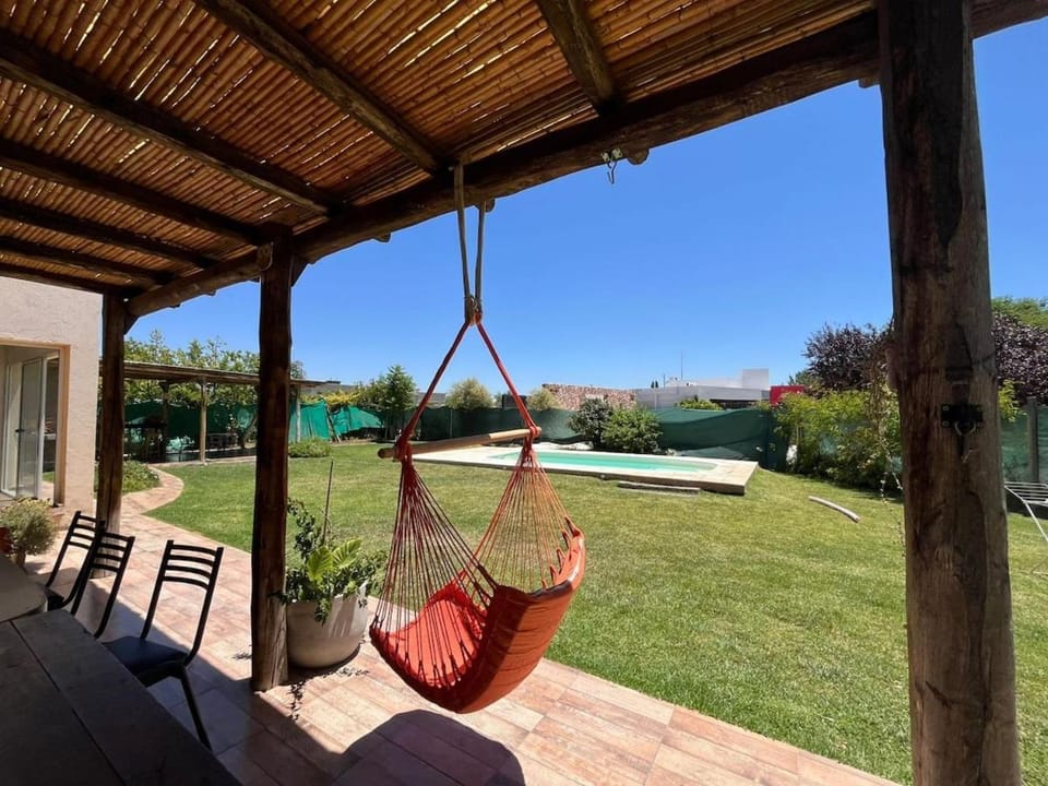 Casa Barrio Privado, with a pool House in Maipú