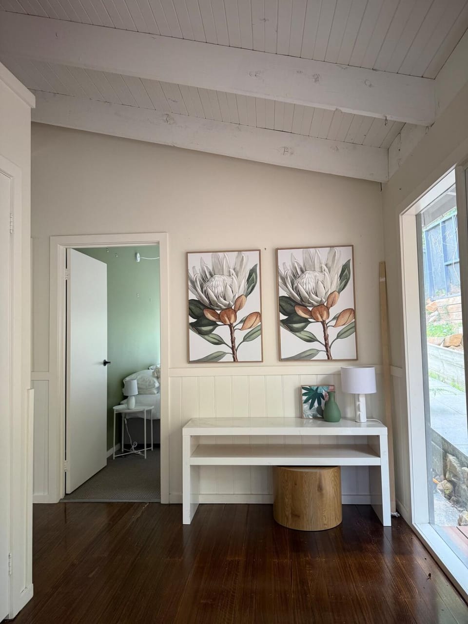 Escape to the Hills- Charming home with city views & close to the to the 1000 steps House in Melbourne