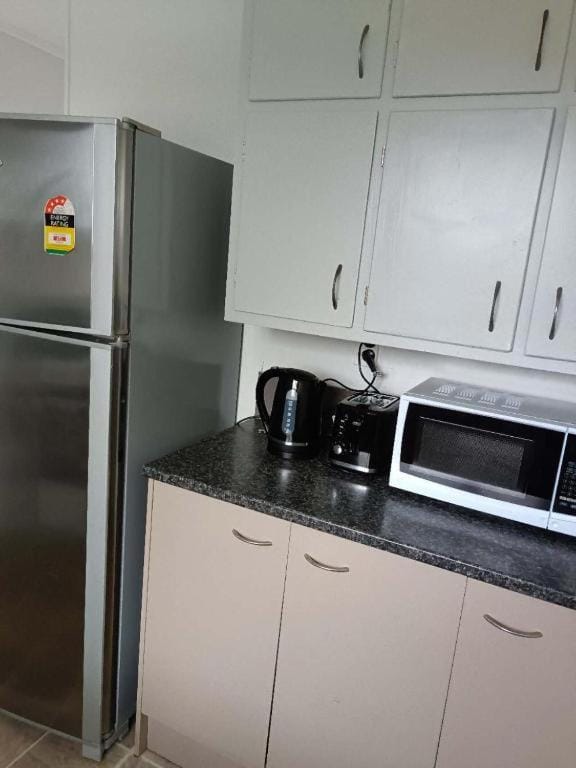 Kitchen or kitchenette, minibar