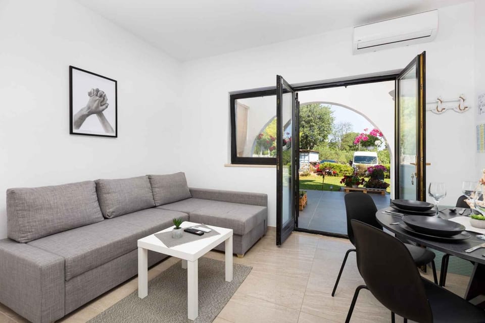 Balcony/Terrace, Living room, Seating area, Dining area, air conditioner