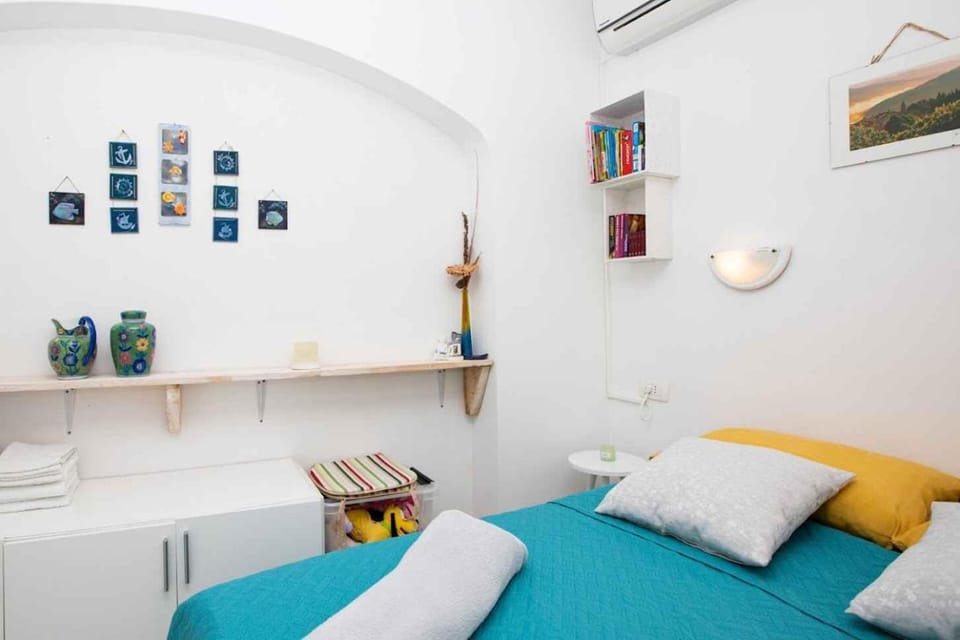 Bedroom, air conditioner