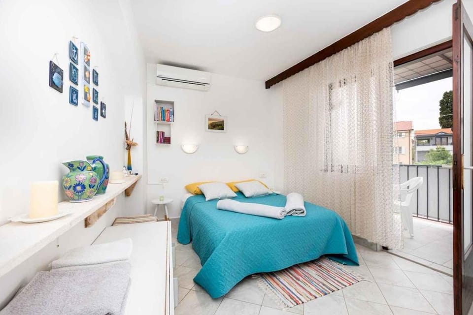 Balcony/Terrace, Bedroom, air conditioner