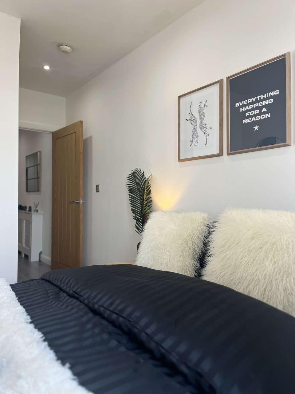 Modern Wild Central Double Suite - Fast WiFi, Basketball Game, Free Gym Apartment in Leicester
