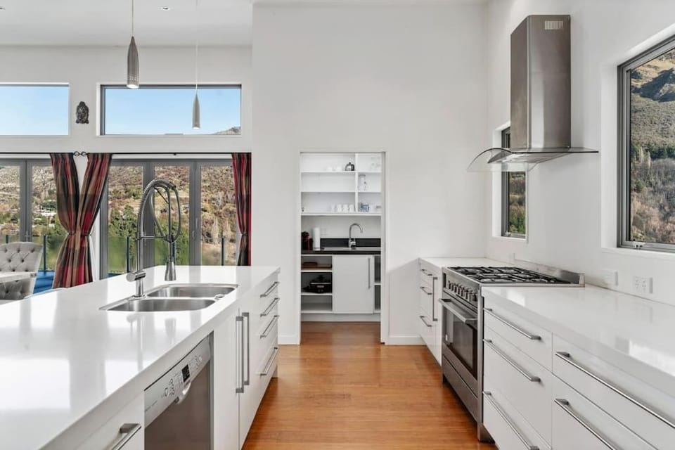 Kitchen or kitchenette, dishwasher, oven, stove