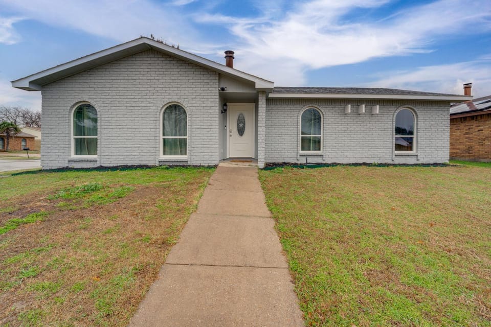 Sports Fan Grand Prairie Base for Families! House in Grand Prairie