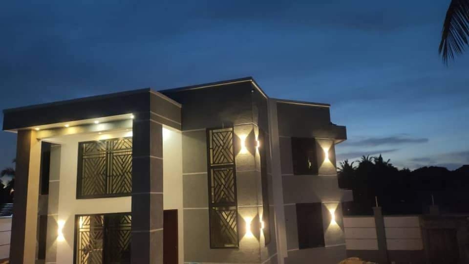 Villa - Sleeps 8 - Parking - Balcony Villa in City of Dar es Salaam