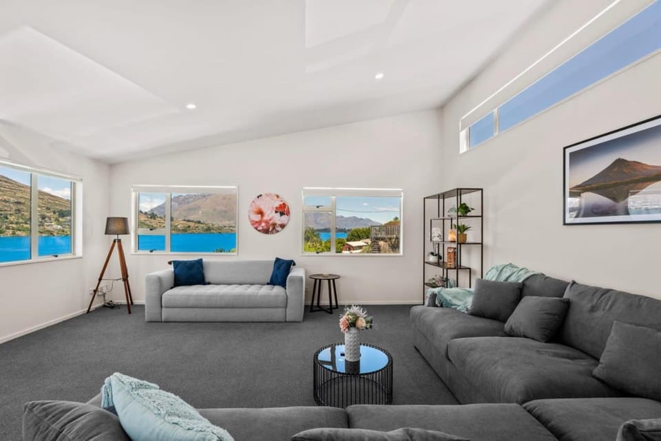 Mountain View Paradise 3 Bedroom House Lake Views House in Queenstown