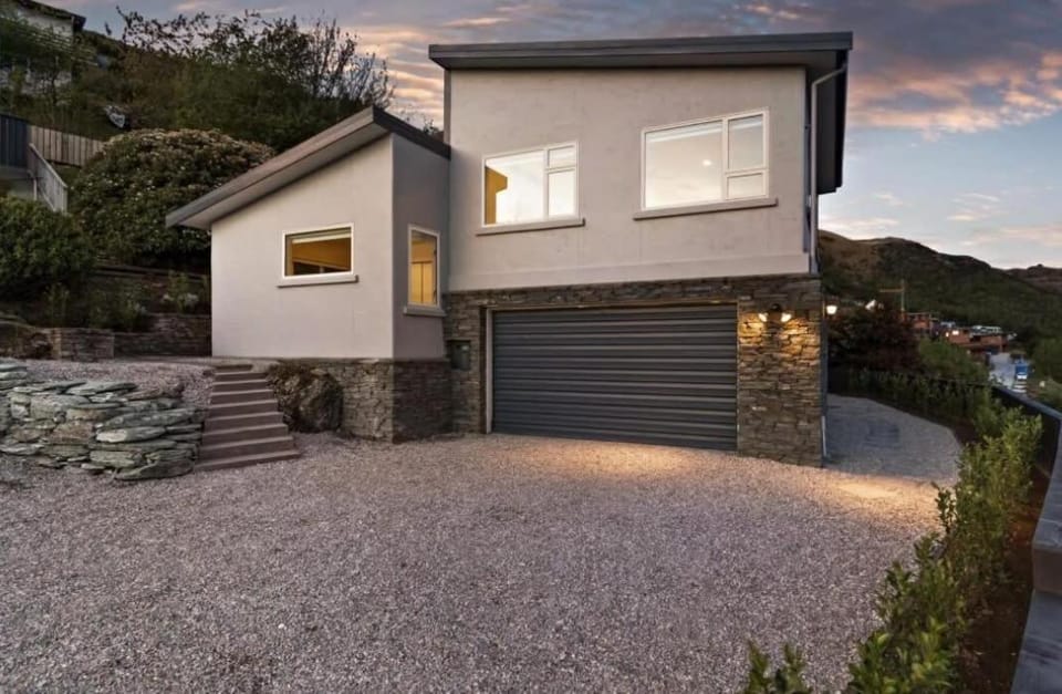 Mountain View Paradise 3 Bedroom House Lake Views House in Queenstown