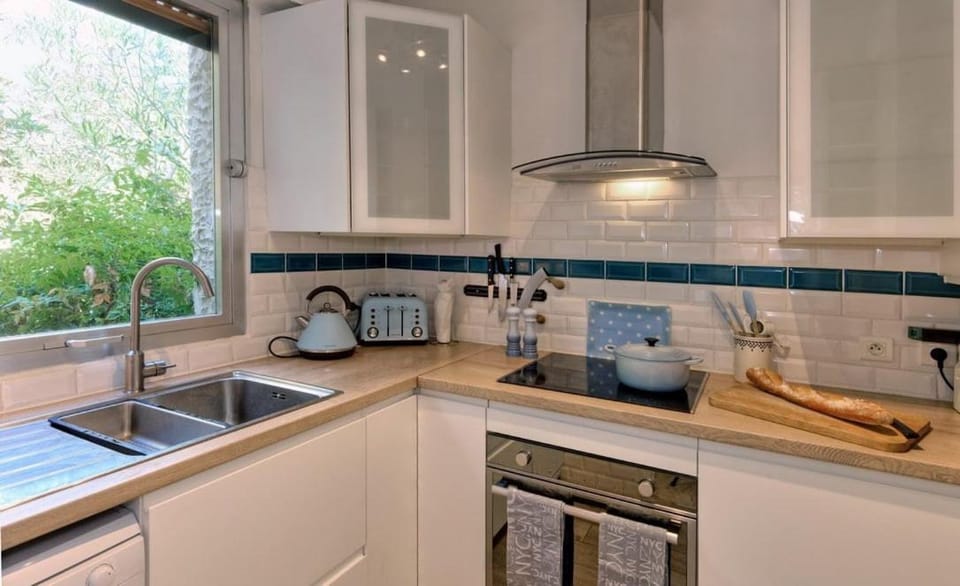 Villa Picaud - 50m from beachfront, patio, aircon House in Cannes