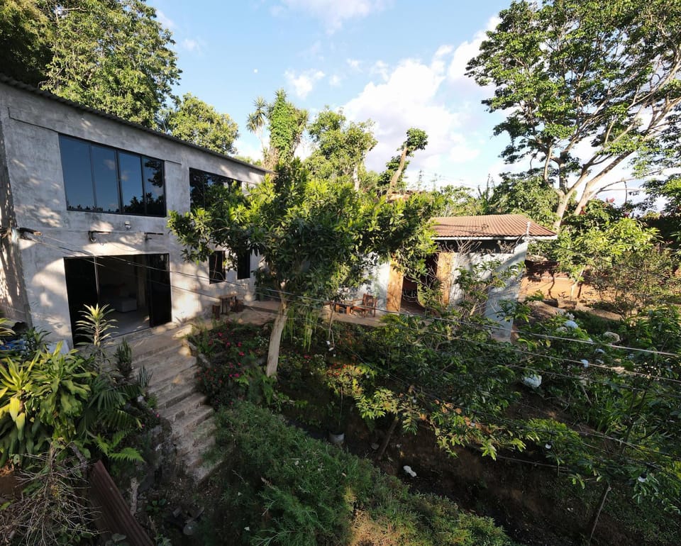 Bambu Hostel Bed and Breakfast in El Salvador