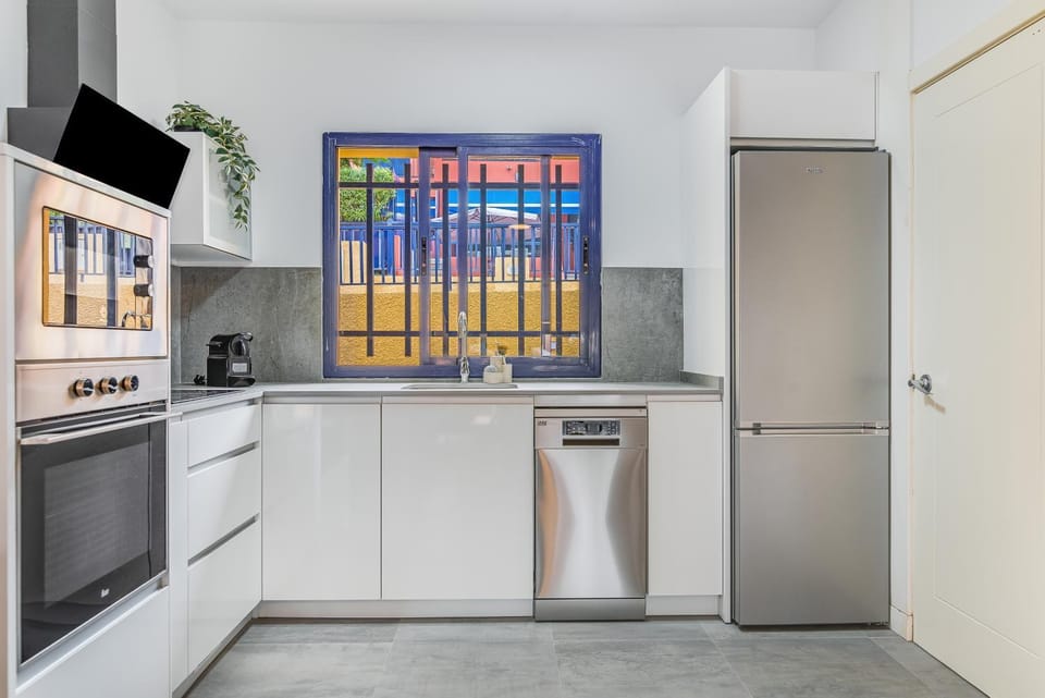 Kitchen or kitchenette, dishwasher, oven, pet friendly, stove