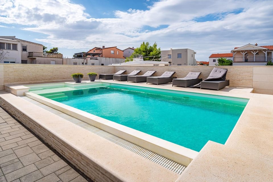 Swimming pool, Location, children, Family