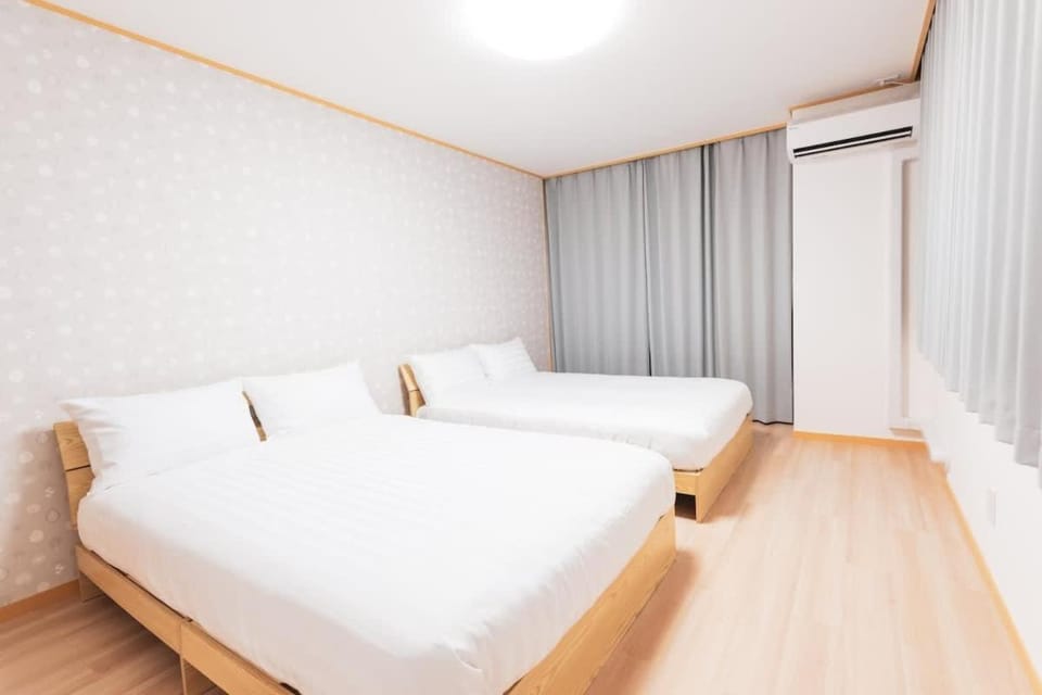 Family Retreat in Namba 160 M square upto 16 pax w Kids Apartment in Osaka