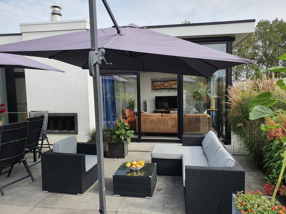 Breskens Chalet Lampenfieber Breskens mit Zaun Hausnr A027 House in Zeeland, Netherlands