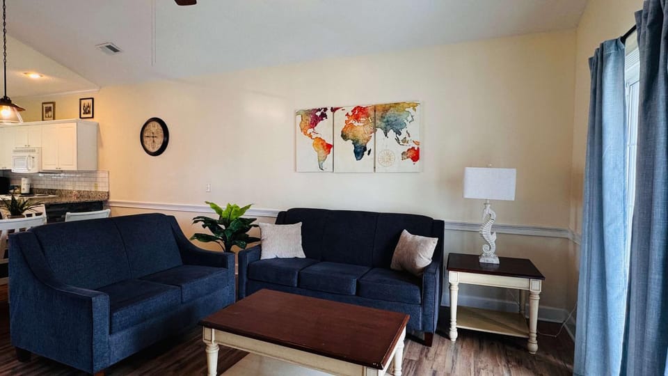 Absolutely Adorable condo in the center of MB Apartment in Myrtle Beach