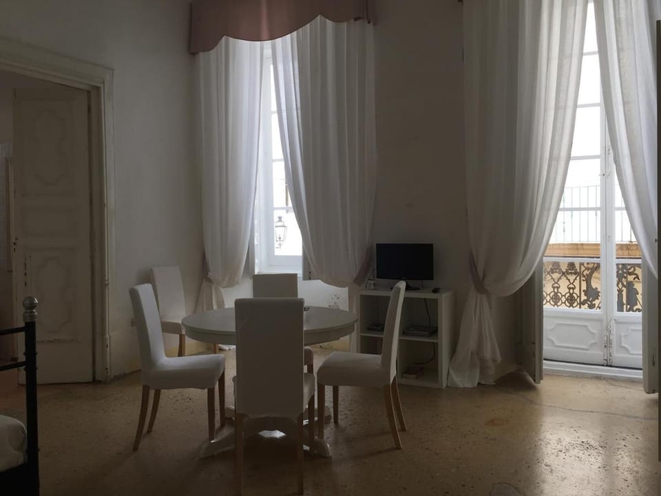 Living room, Photo of the whole room