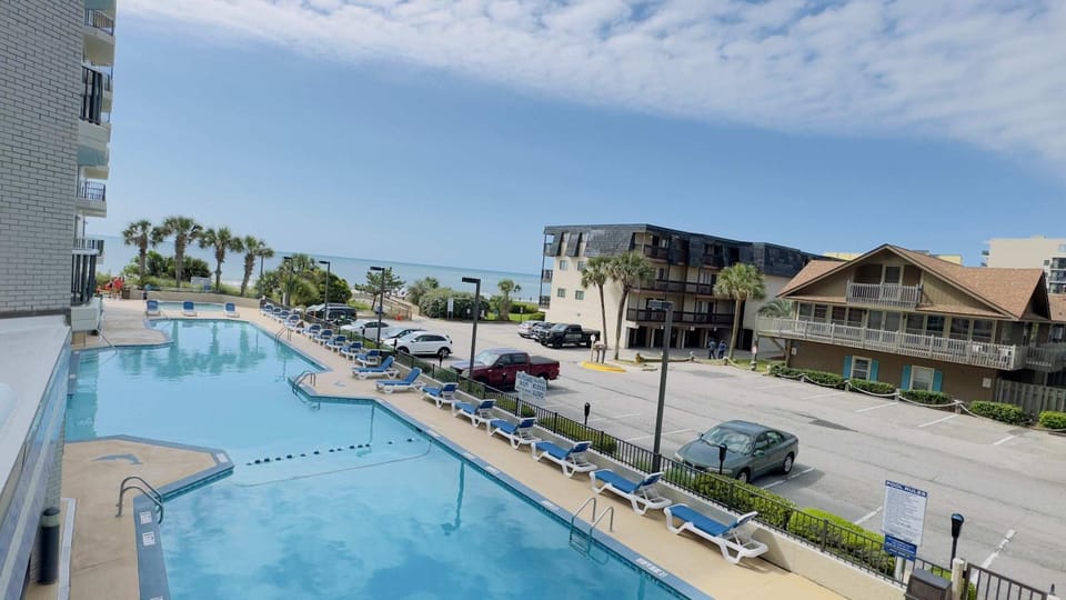 Carolina Winds #2 Great Ocean Front condo pool Apartment in Myrtle Beach