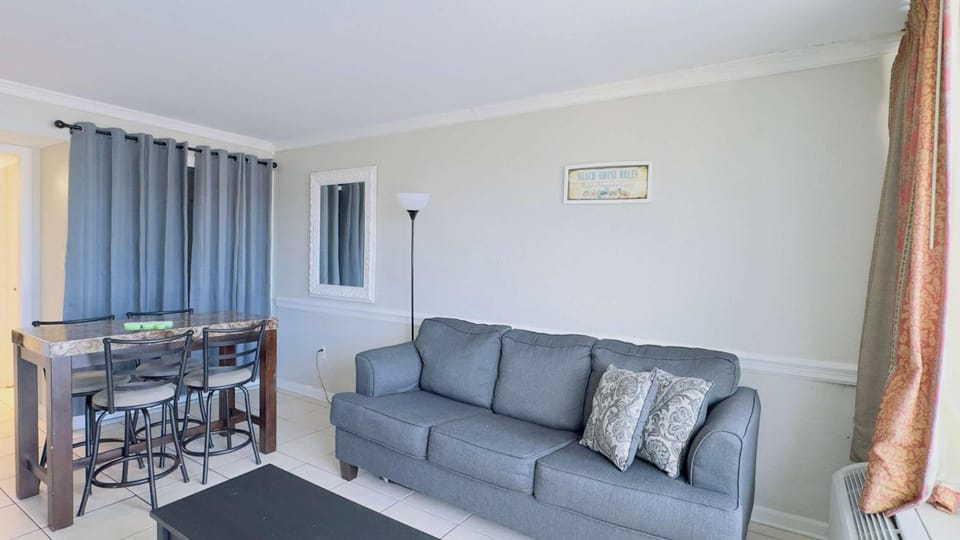 Carolina Winds #2 Great Ocean Front condo pool Apartment in Myrtle Beach