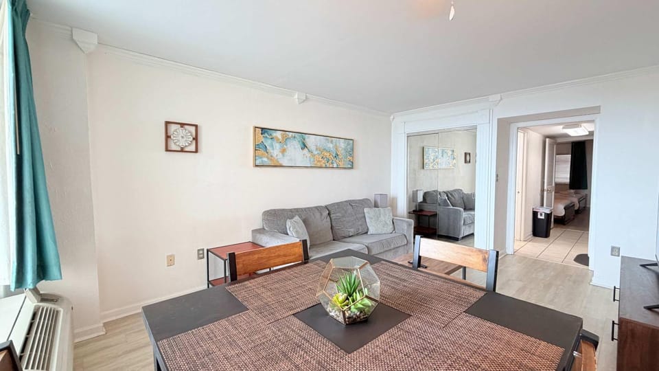 Carolina Winds #5 beautiful Ocean view condo pool Apartment in Myrtle Beach