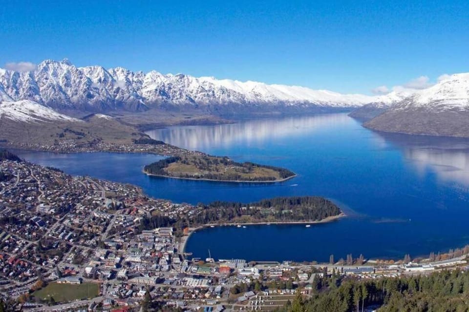 Fabulous VIEWS WALK To Town 3 Bedrooms Cosy House in Queenstown