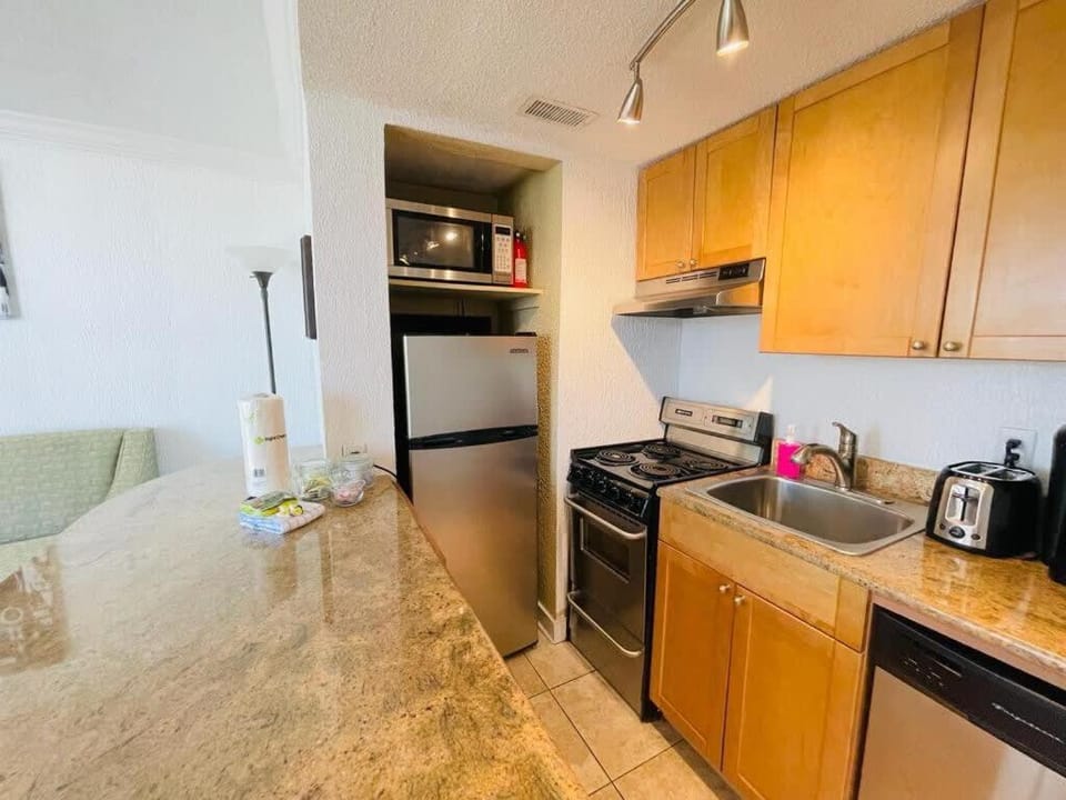Meridian Great Ocean view condo on the beach pool Apartment in Myrtle Beach
