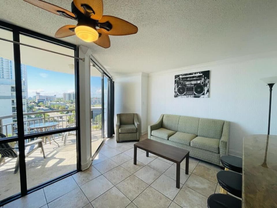 Meridian Great Ocean view condo on the beach pool Apartment in Myrtle Beach