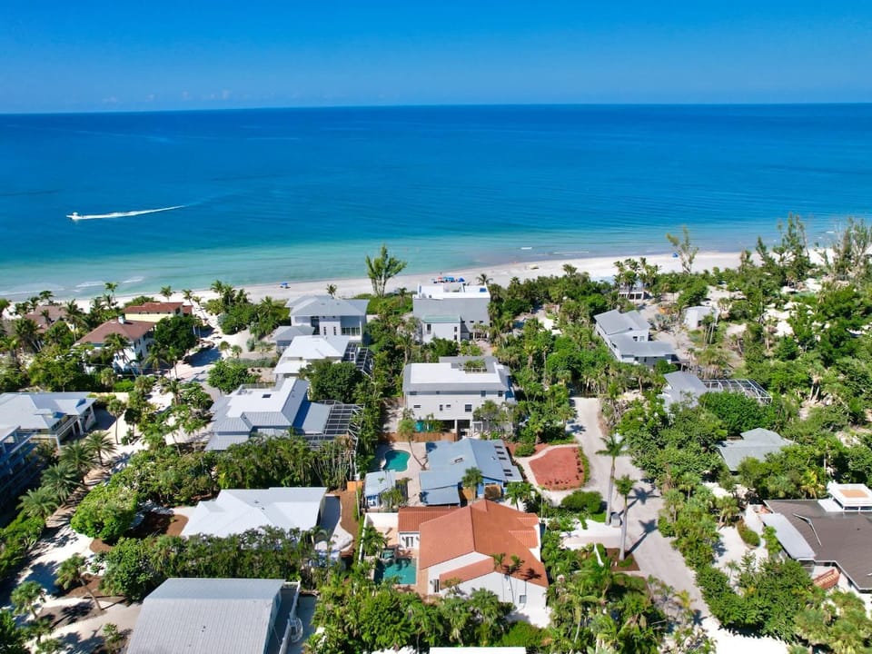 Casa Captiva - Deluxe 5 Bedroom Villa Steps to Beach House in Sanibel Island