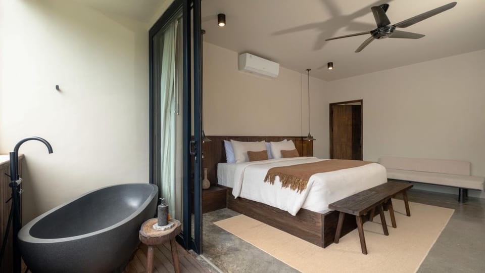 Bed, Photo of the whole room, Bedroom, Bath, air conditioner