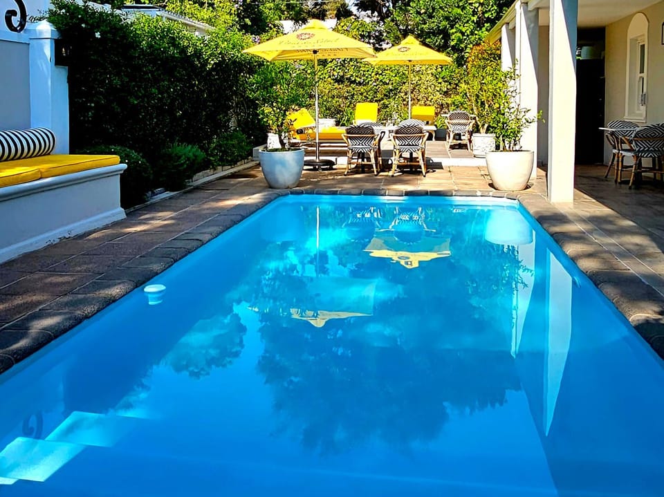 Swimming pool, sunbed