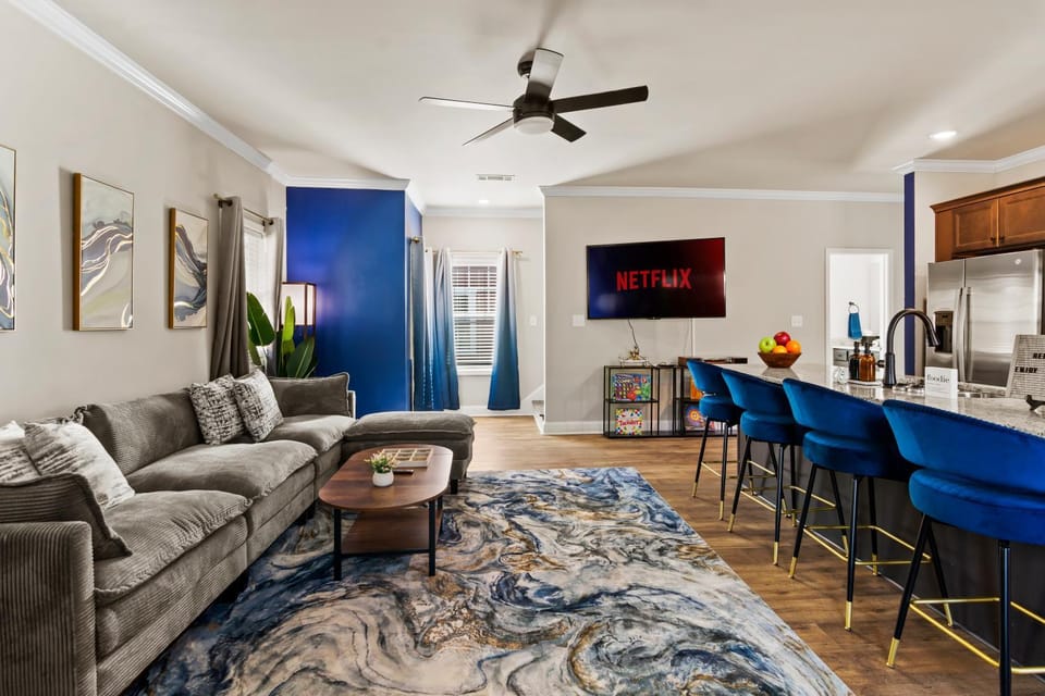 Communal lounge/ TV room, TV and multimedia, Kitchen or kitchenette, Living room, Seating area, Evening entertainment