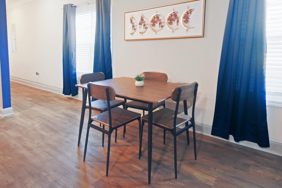 Seating area, Dining area