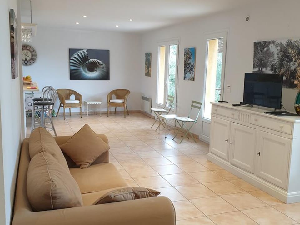 Superbe villa entourée d'oliviers proche du village d'Aups - FR-1-822-7 House in Aups