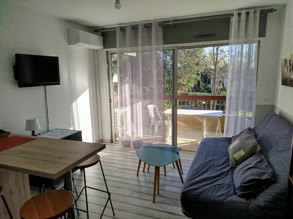 Studio cabine climatisé avec piscine et parking à Bormes-les-Mimosas - FR-1-610-105 Cabin in Le Lavandou