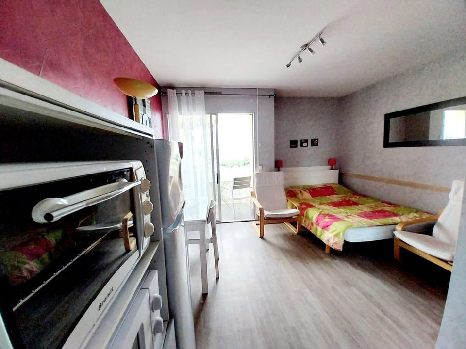 Studio confortable avec WiFi, parfait pour 2 personnes - FR-1-553-297 Apartment in Balaruc-les-Bains